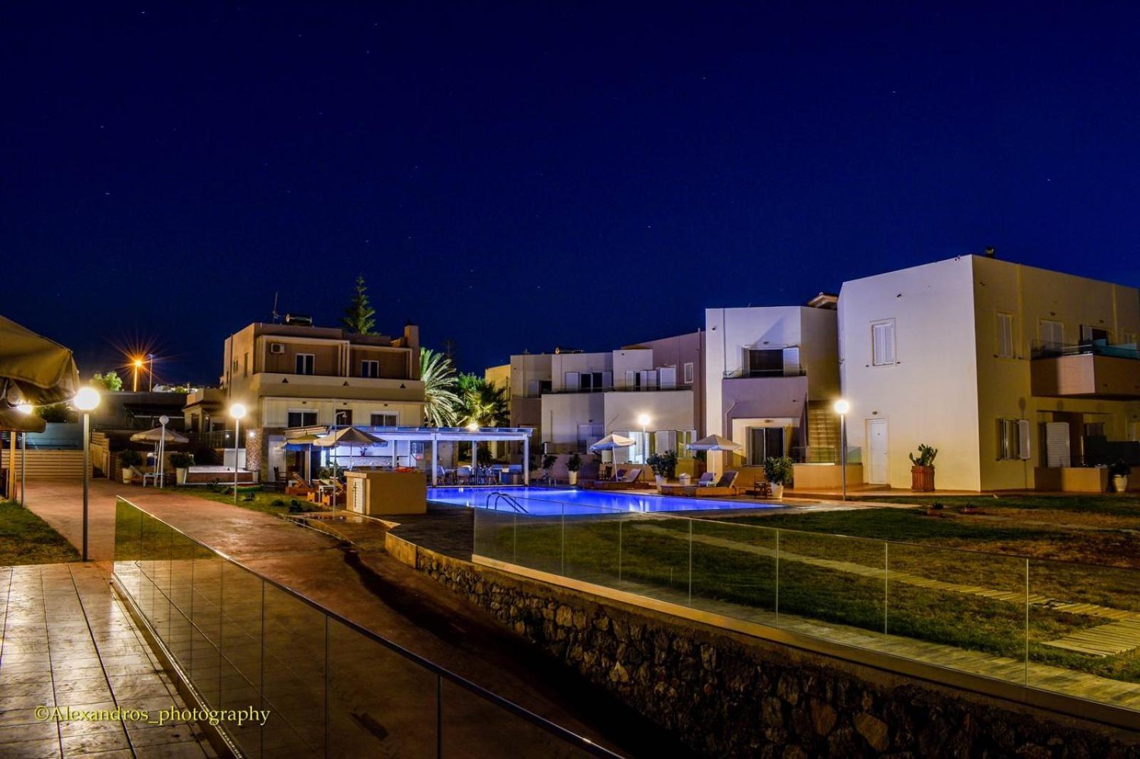 Nautica Hotel Apartments Stavromenos Luaran gambar